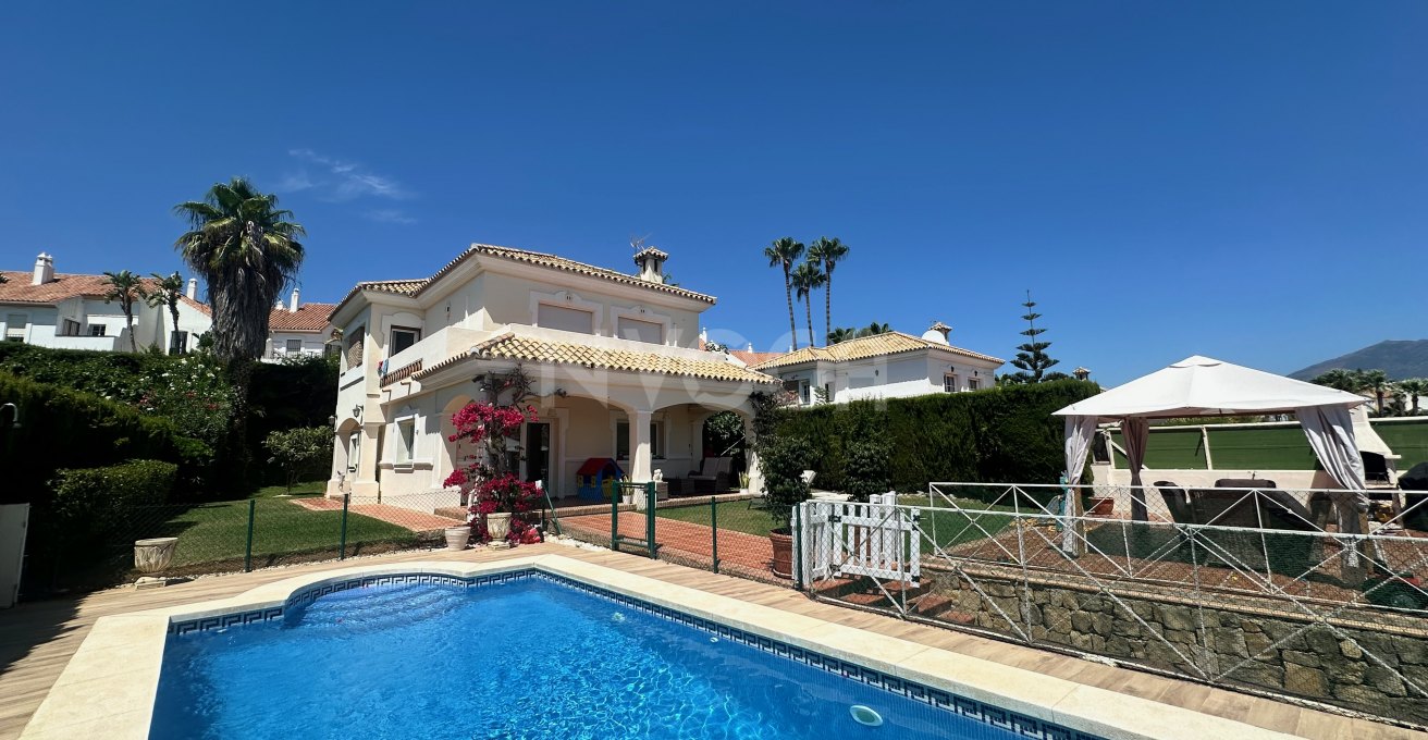 Espectacular Villa con piscina privada en Benahavis, LISTA PARA ENTRAR A VIVIR!