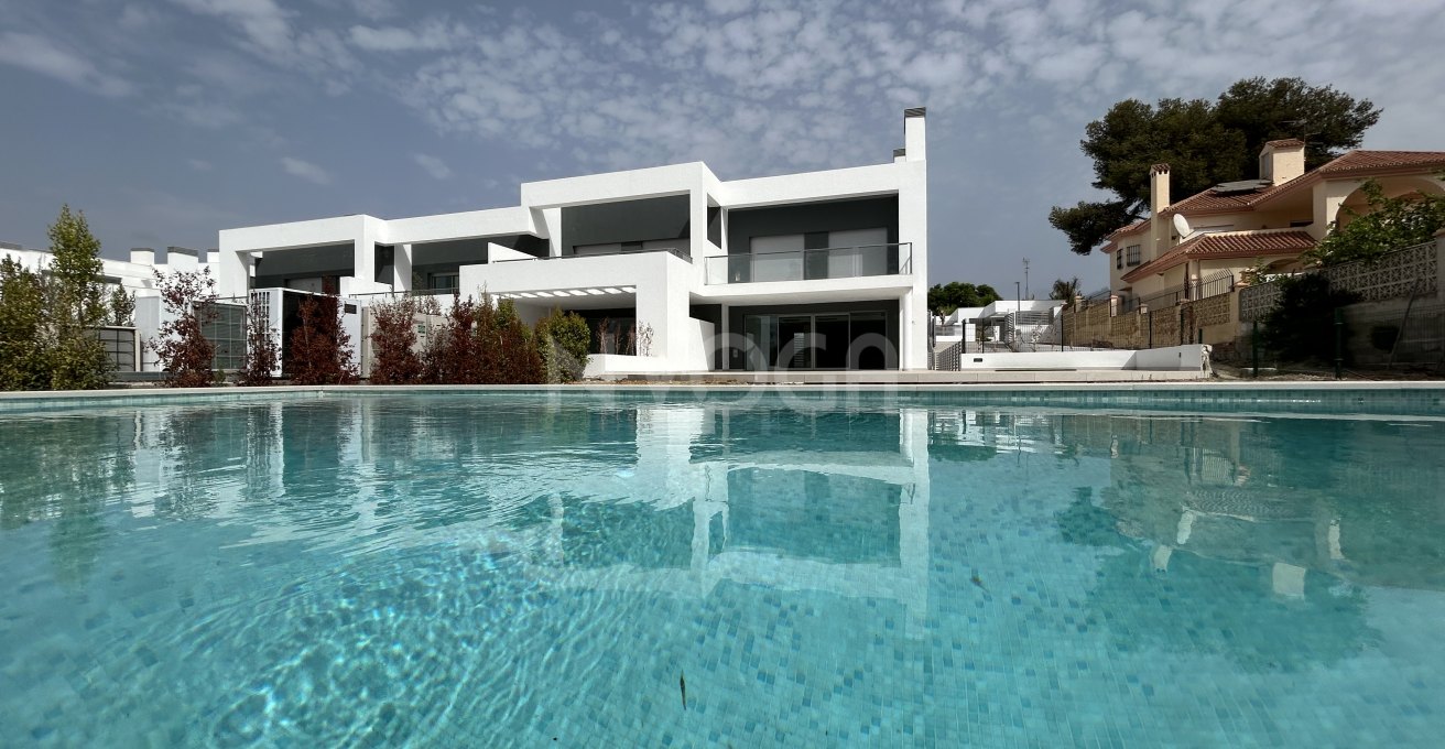 Espectacular Casa adosada de esquina en Guadalmina Alta Marbella