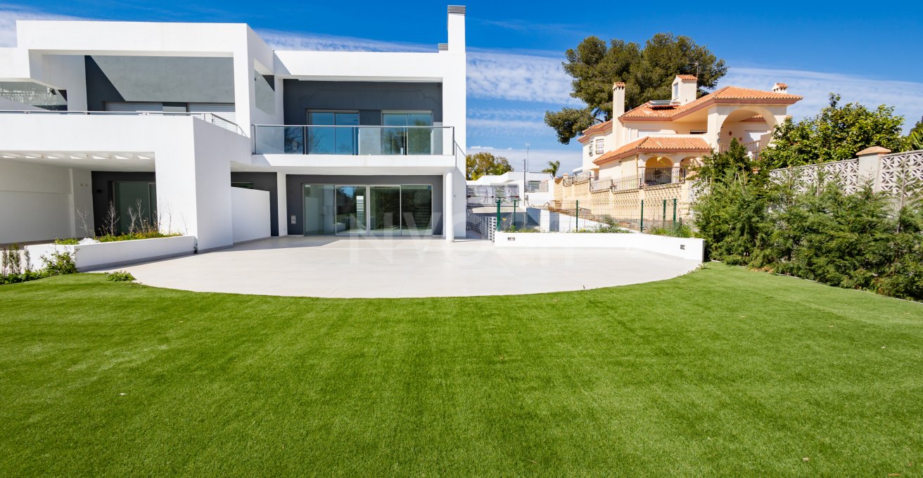 Espectacular Casa adosada de esquina en Guadalmina Alta Marbella