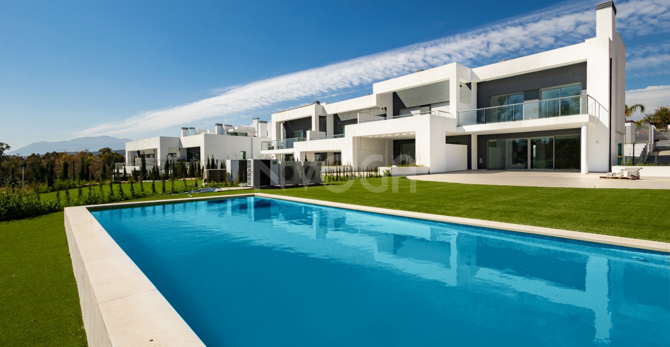 Modern and spectacular Corner Townhouse in Guadalmina Alta Marbella