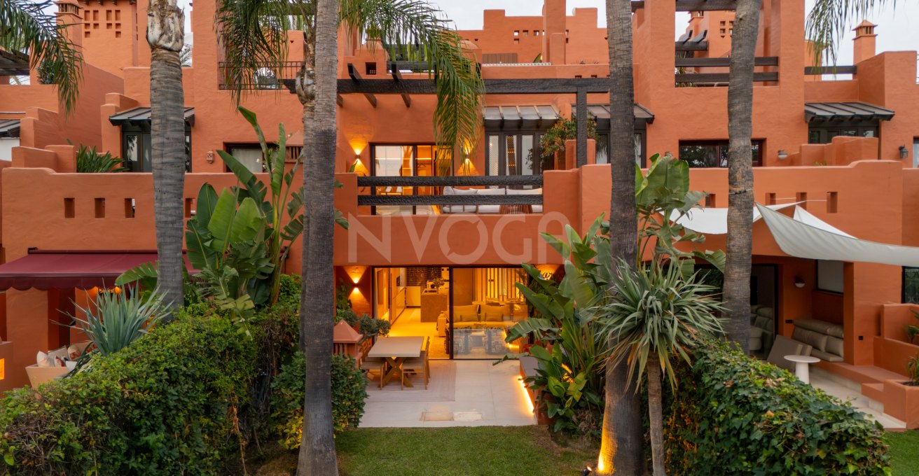 Elegante Adosado Renovado en la Milla de Oro de Marbella