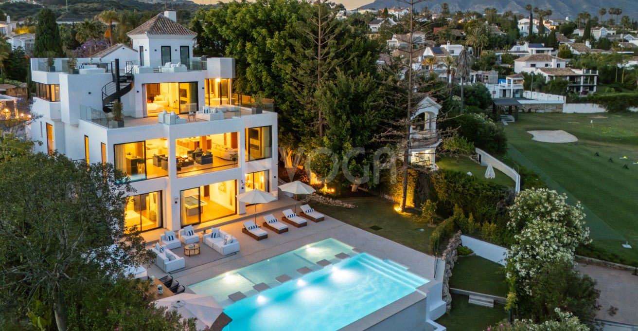 Villa de Lujo en Primera Línea de Golf en Los Naranjos