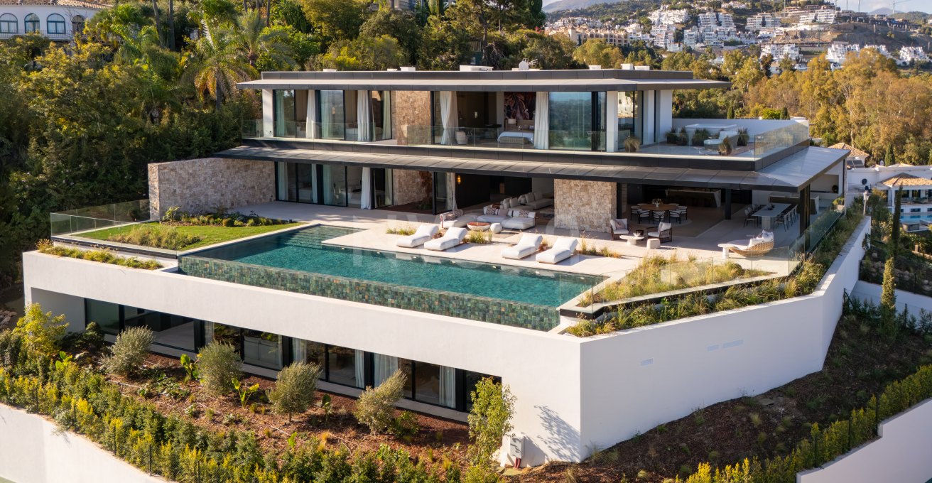 Architectural Masterpiece with Panoramic Views in La Quinta