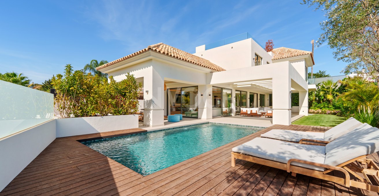 Contemporary Luxury Villa in Linda Vista Baja