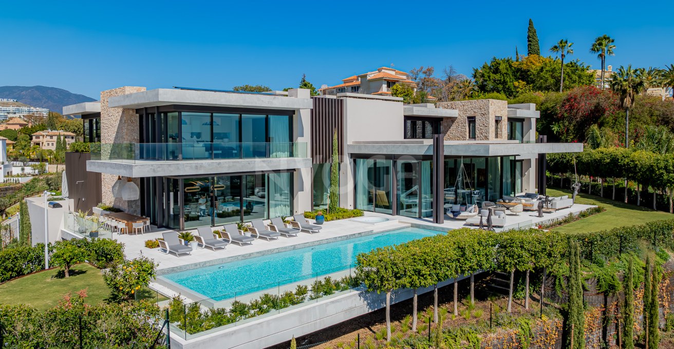 Iconic Estate with Panoramic Sea Views in La Quinta