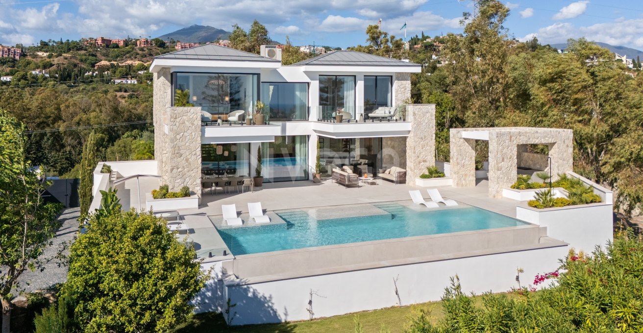 Elegant Panoramic Golf Villa