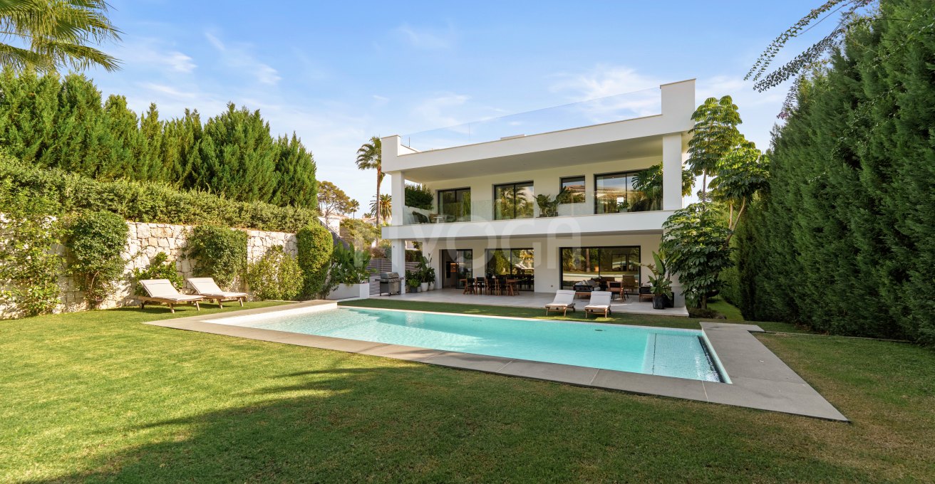 Elegant Contemporary Family Villa