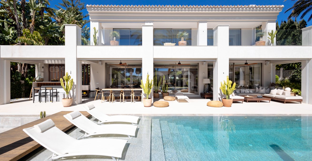 Stunning villa in Los Monteros Playa, Marbella