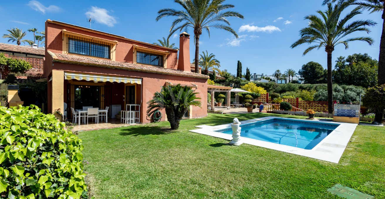 Charming Andalusian Villa with Sea Views in Río Real