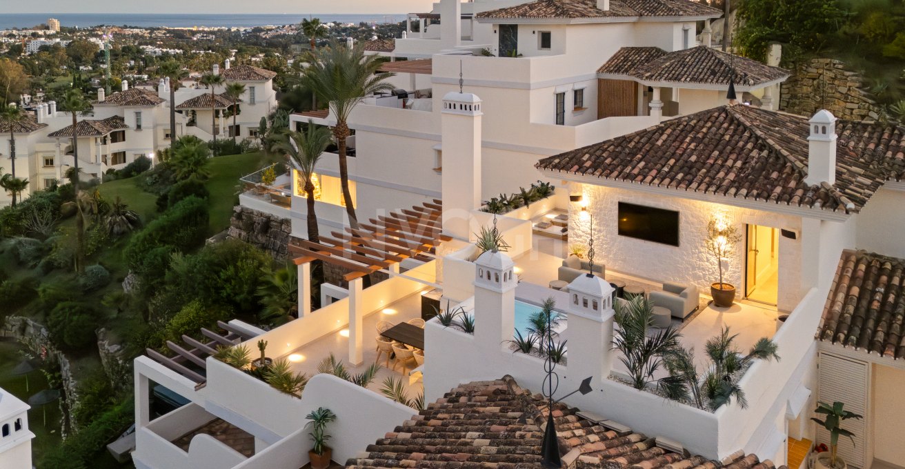 ÁTICO DÚPLEX DE LUJO CON VISTAS PANORÁMICAS EN NUEVA ANDALUCÍA