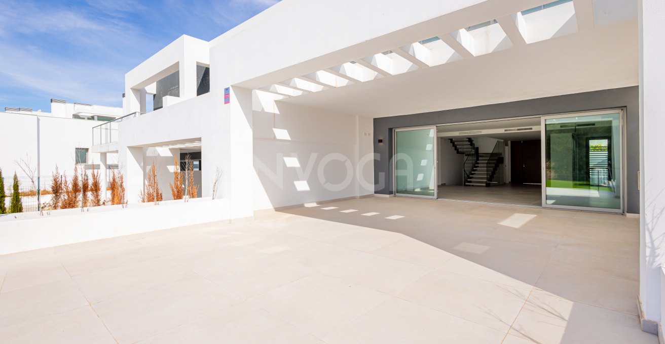 Casa adosada de obra nueva en Alta Vista-Guadalmina Alta