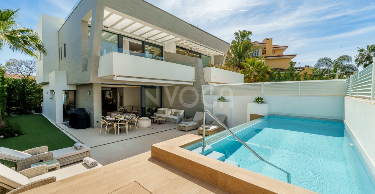 Villa Moderna a Pocos Minutos de Puerto Banús en Comunidad Cerrada