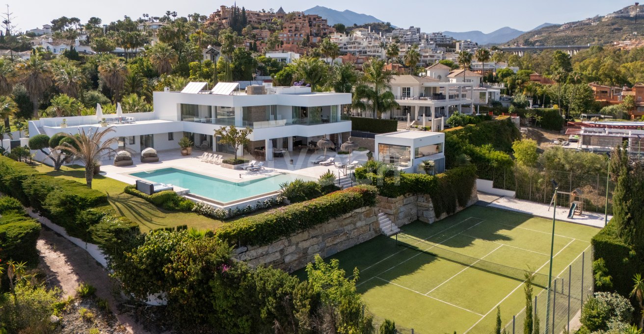 Impresionante Villa Contemporánea con Vistas Panorámicas en La Cerquilla, Nueva Andalucía