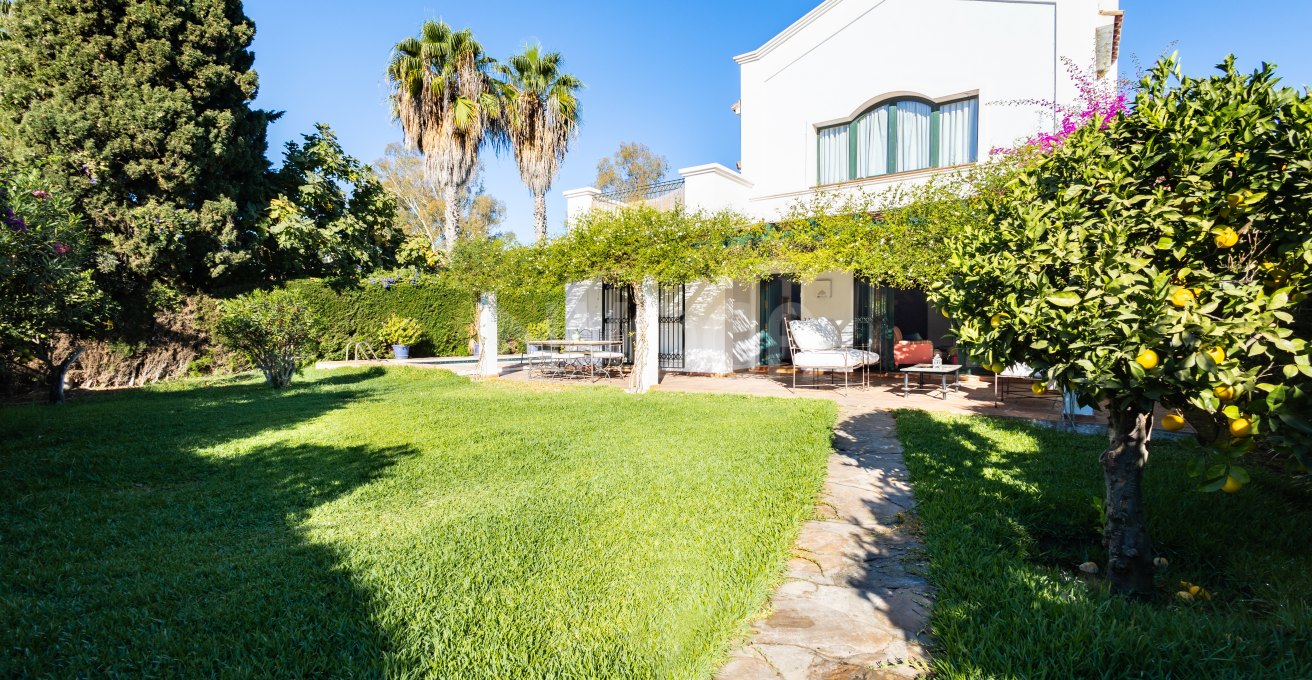 Charming 4-bedroom villa near the sea in El Saladillo – Cancelada, Estepona