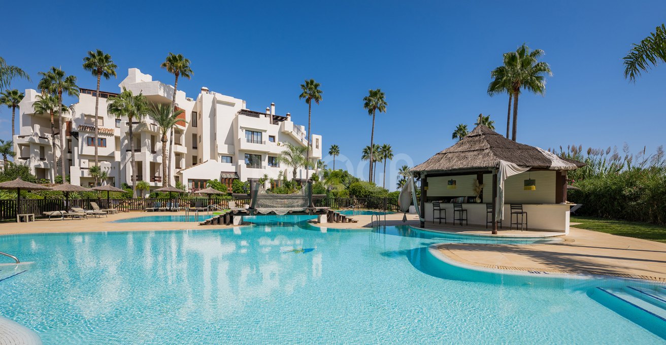 Apartamento en Bahía del Velerín – Primera línea de playa entre Marbella y Estepona