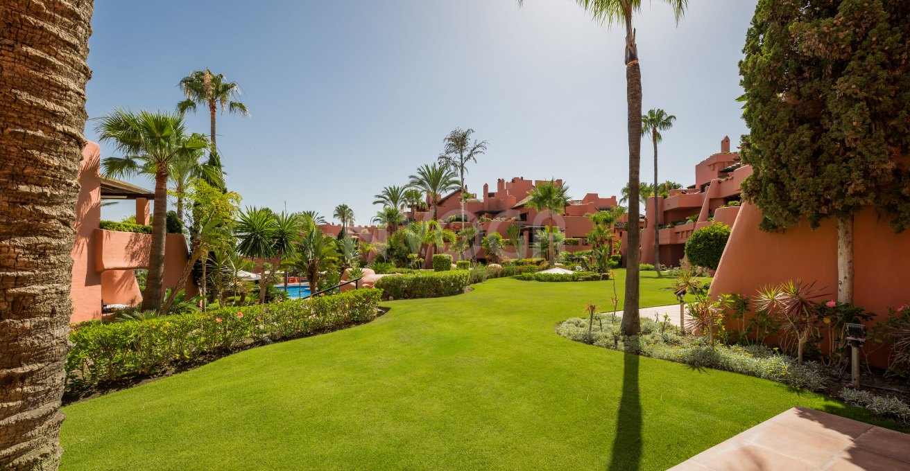 Apartamento de 3 dormitorios en planta baja – Torre Bermeja, Estepona