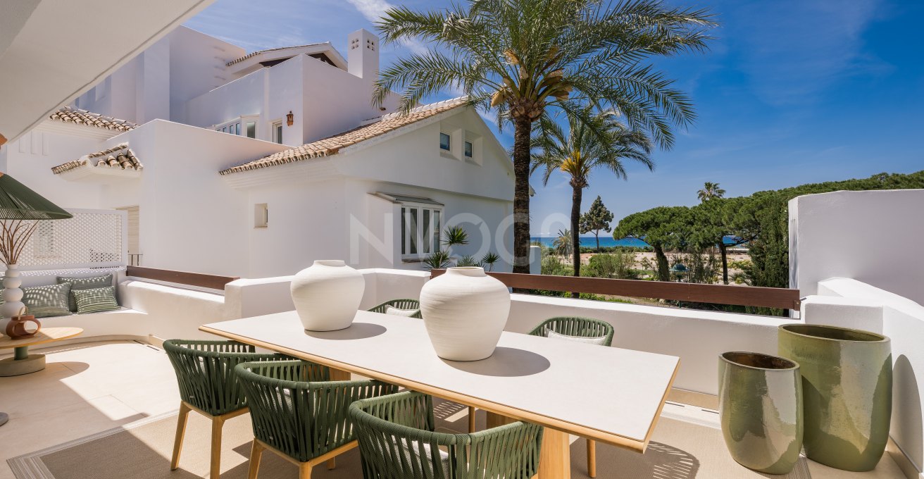 Luxury Frontline Beach Apartment with Sea and Golf Views – Palm Beach, Reserva de Los Monteros