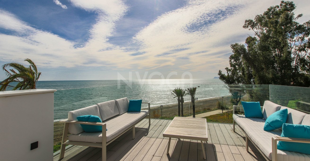 Marvellous frontline beach 3 beds home in Estepona, South orientation and fantastic sea views