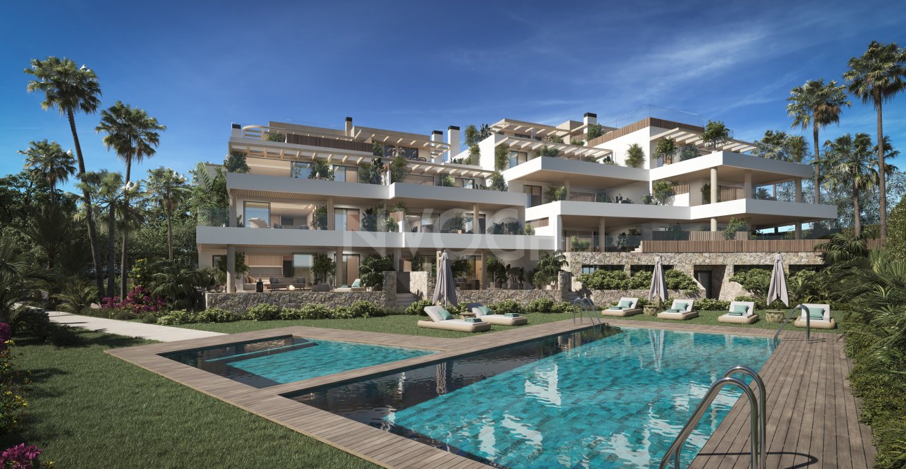 Beautiful ground floor with a private pool and the sea view
