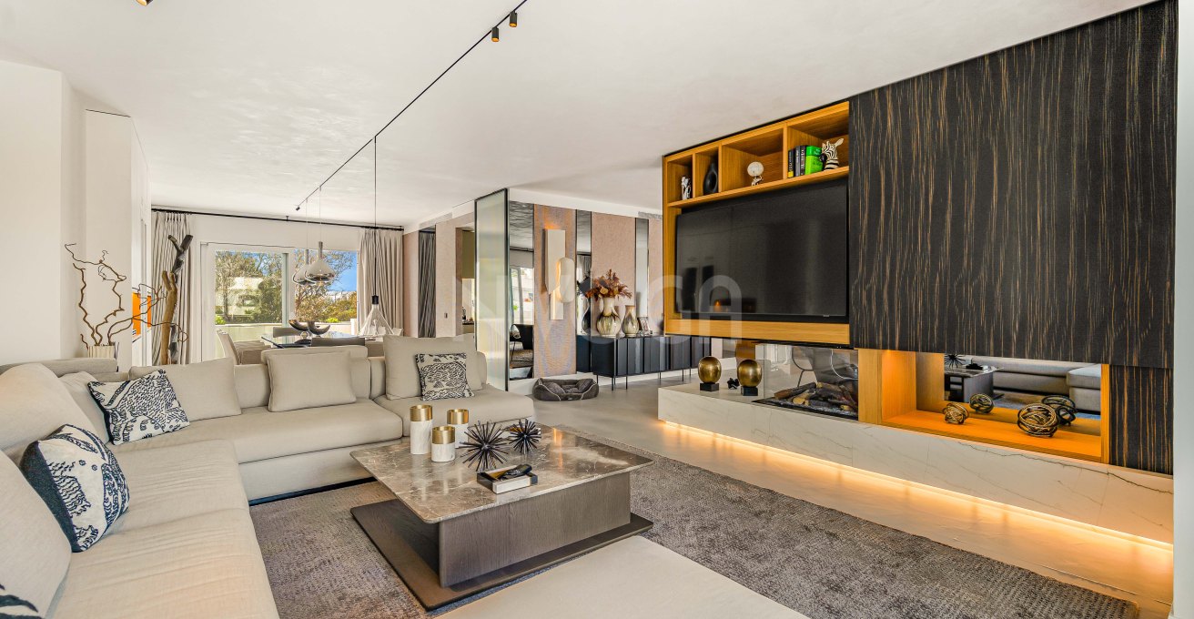 Stunning fully refurbished duplex penthouse in Puerto Banús.