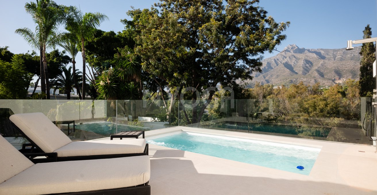 Fully furnished penthouse at EARTH on Marbella’s Golden Mile, with a private pool and ready to move into