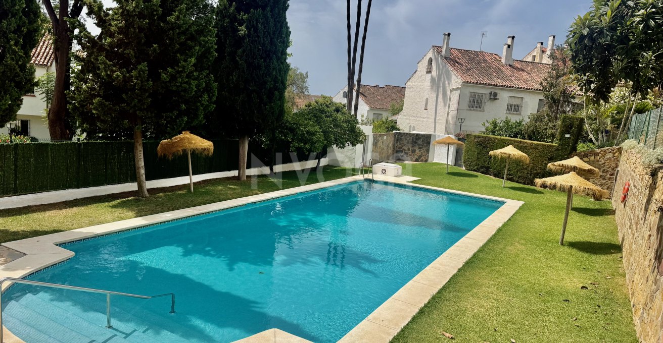 Exclusive 4-bedroom semi-detached house with a spacious terrace in El Capricho, Marbella