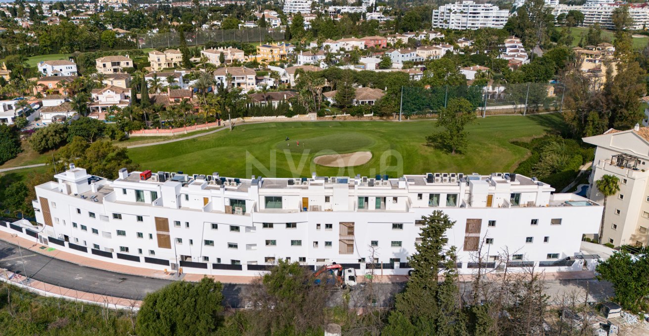 DELIVERY 2026. Beautiful front line golf Duplex apartment in Guadalmina, Marbella.