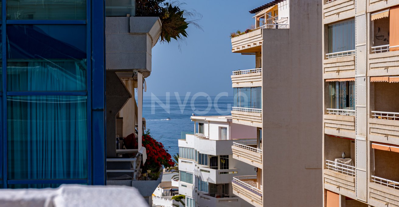 Bright duplex penthouse in Marbella center with garage space included.