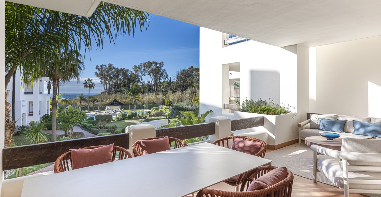 Exclusive Beachfront Apartment in Bahía del Velerín