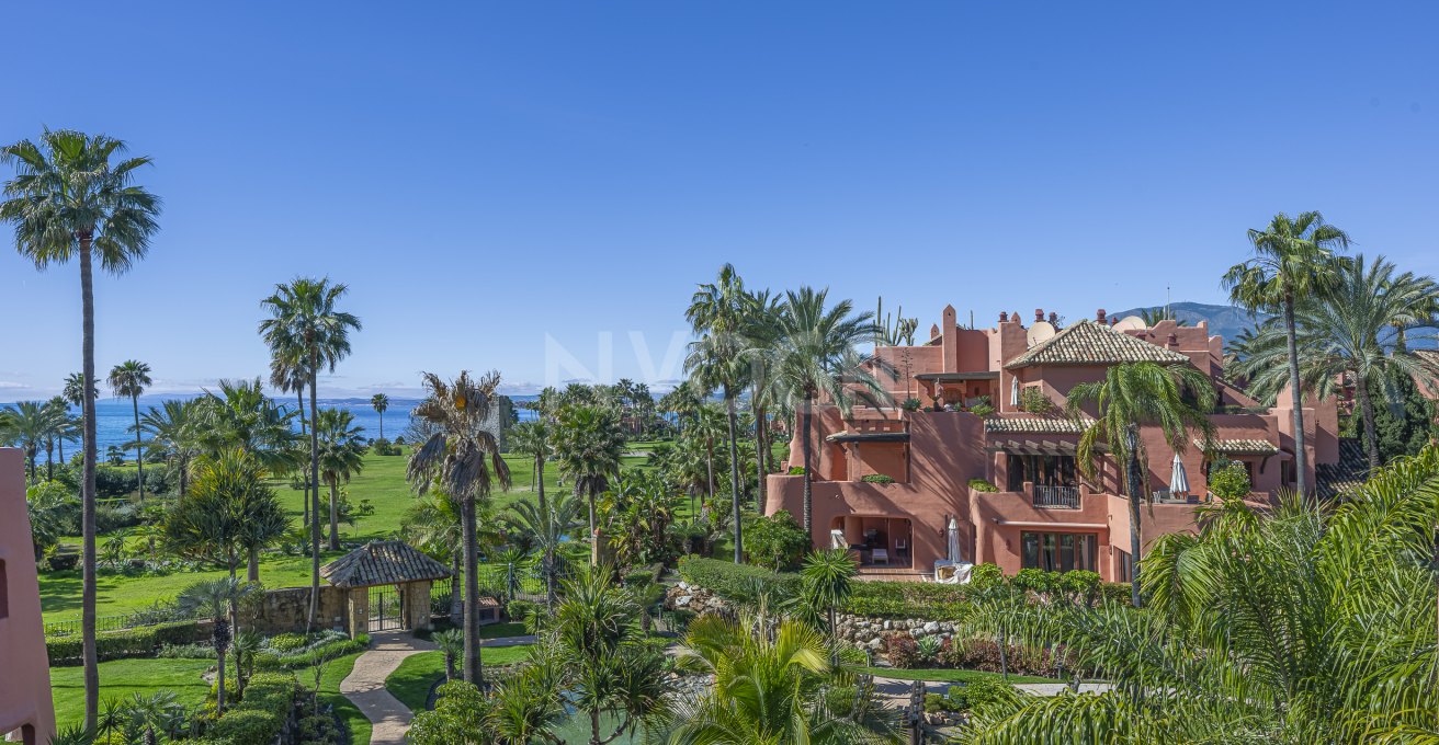 Exclusivo Ático en Primera Línea de Playa en Torre Bermeja