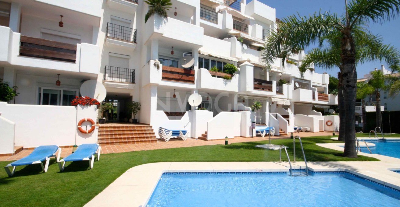 2 bedrooms garden apartment in Puerto Banús, walking distance to the beach