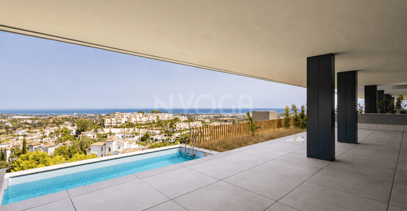 Ready to be turned into your dream home - 3 bedrooms ground floor apartment with private pool and the garden