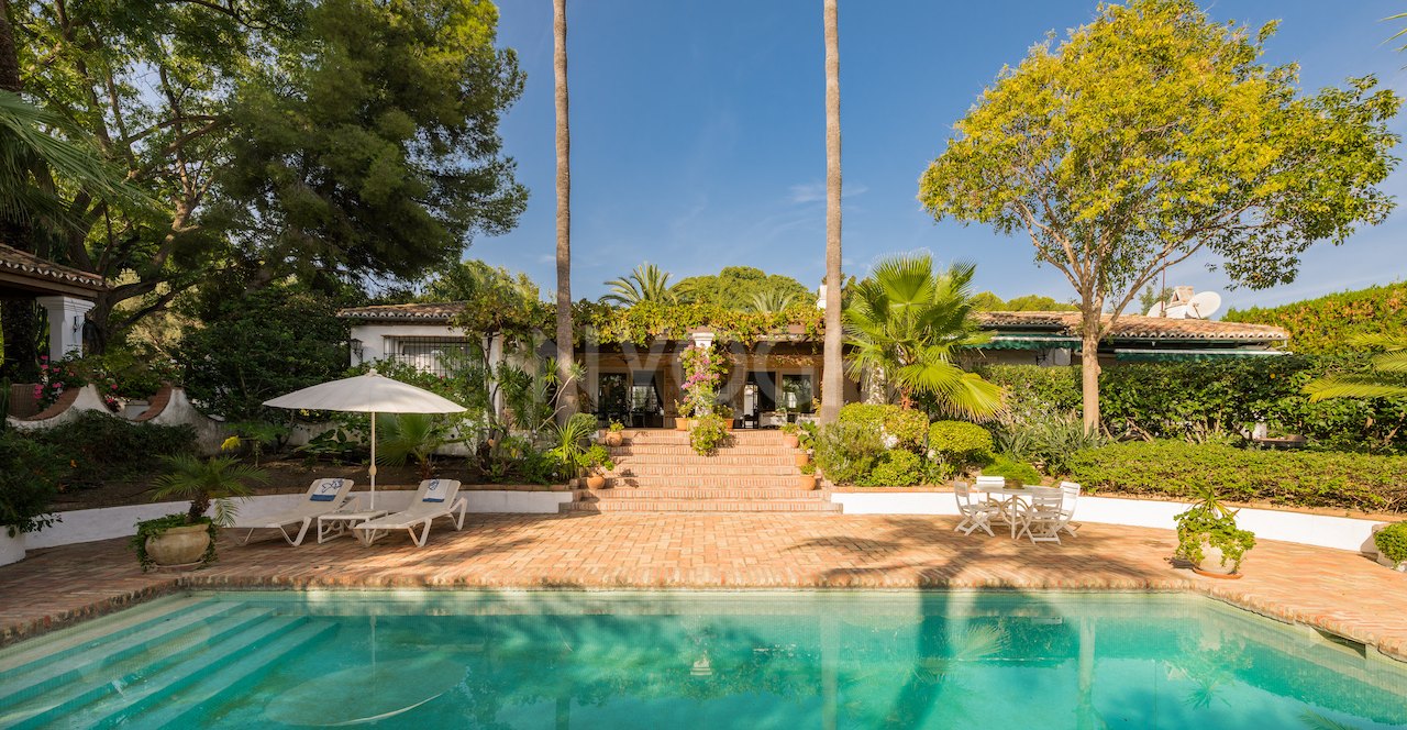 Auténtico Cortijo Andaluz con Vistas al Lago y a la Montaña en Benahavís