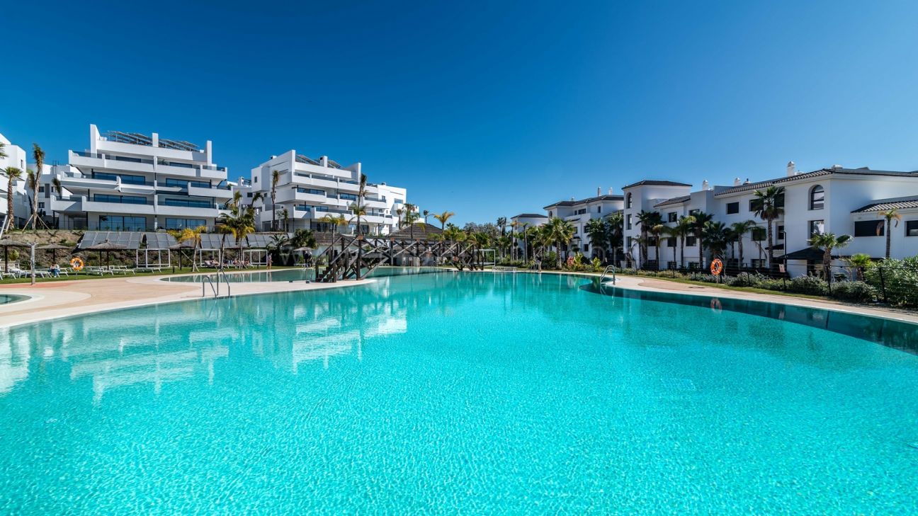 Duplex penthouse with panoramic views in Estepona