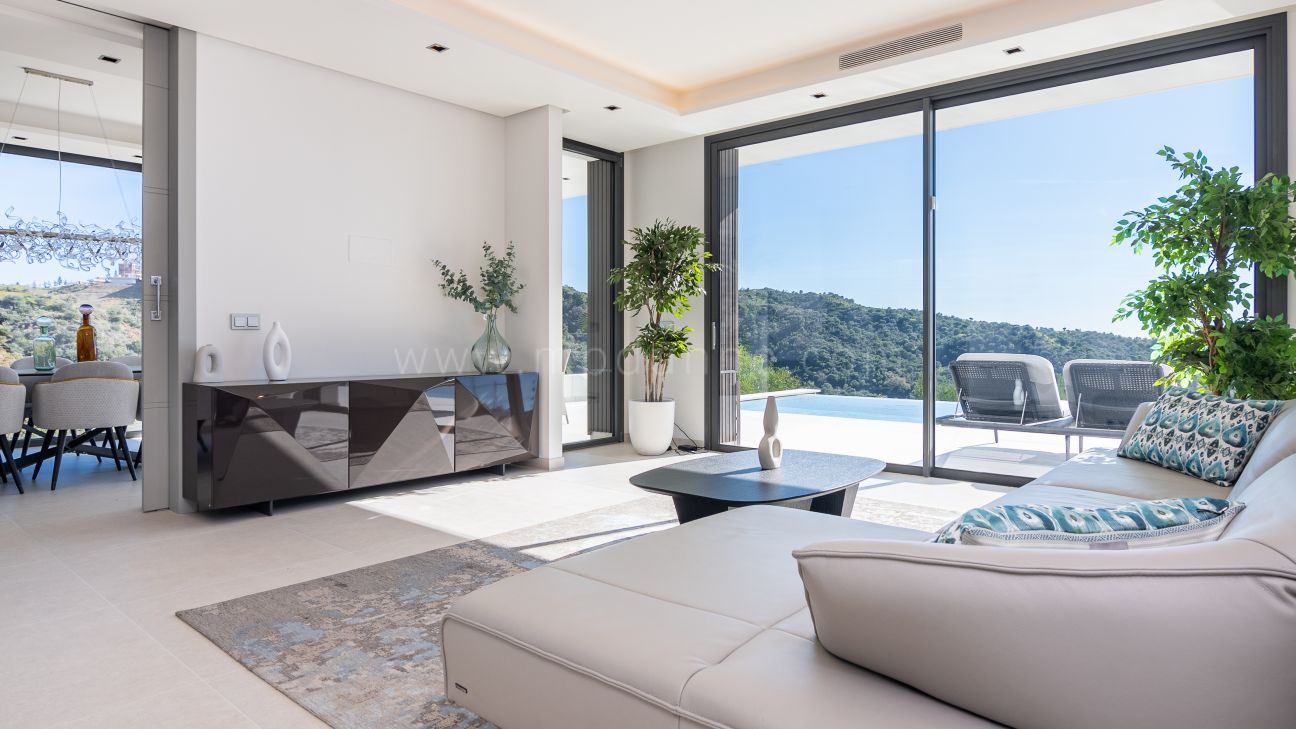 Luxury Villa with Sea Views in La Quinta Gated Community