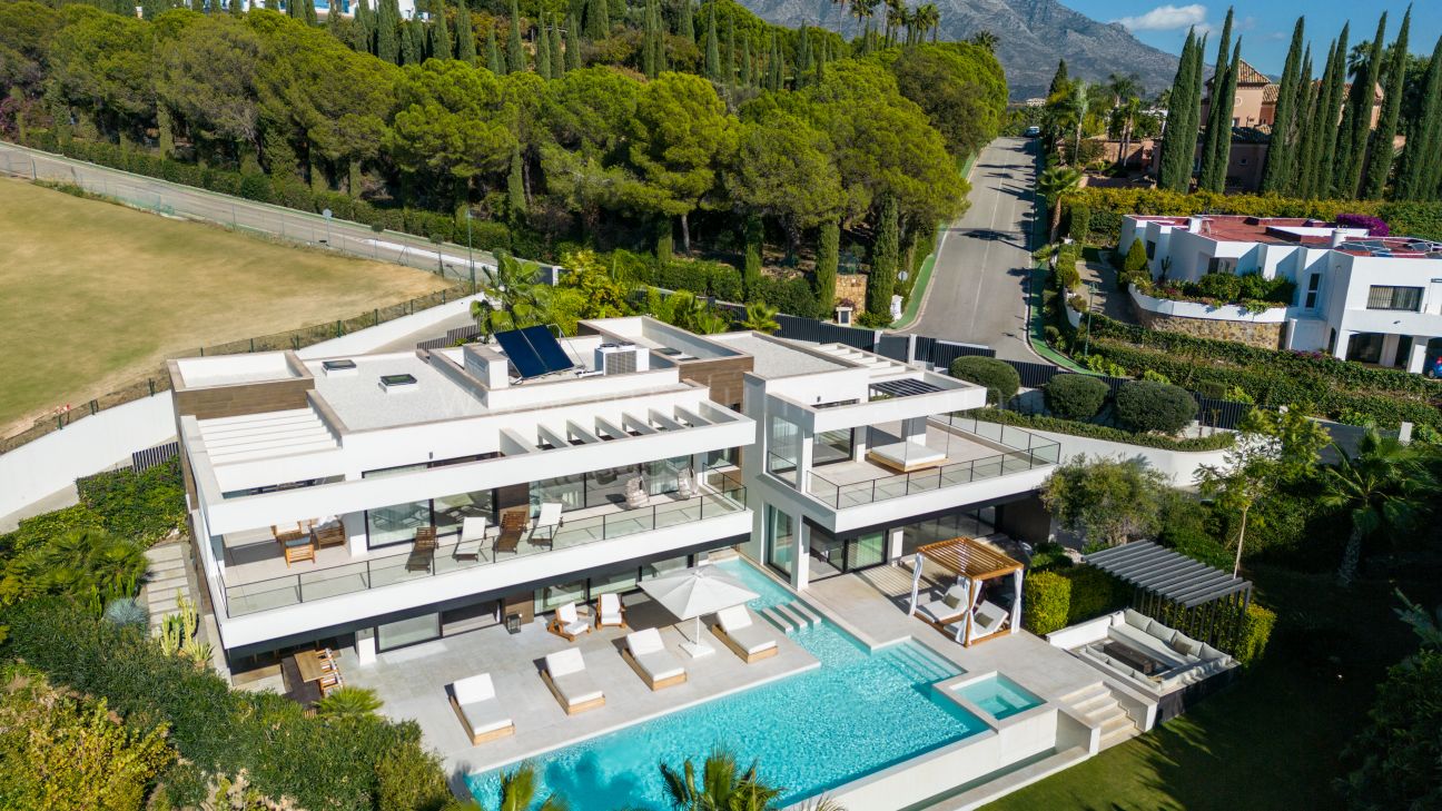 Moderne Villa mit Panoramablick auf das Meer in La Cerquilla, Nueva Andalucia