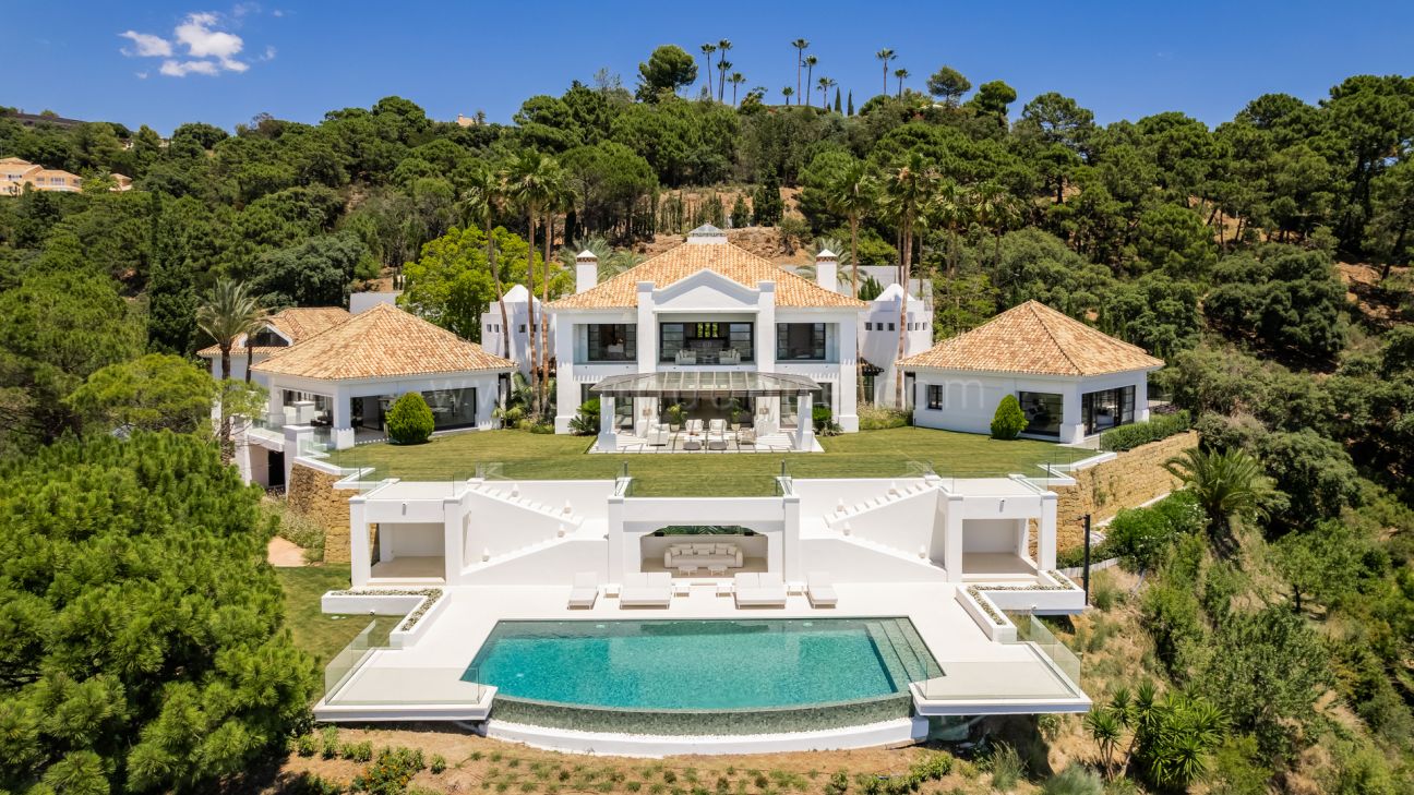 Stilvolles modernes Herrenhaus mit außergewöhnlichem Meerblick in La Zagaleta