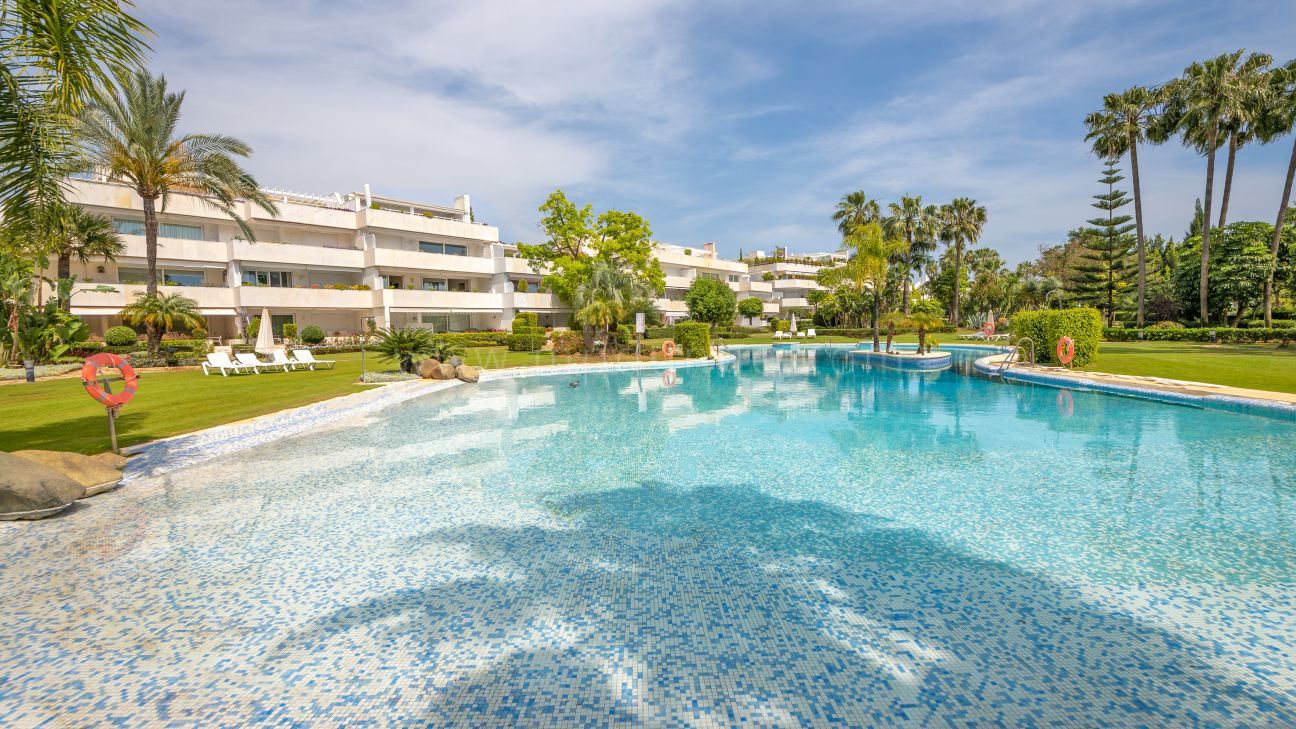 Los Granados Golf Frontline Golf Luxury Apartment in Nueva Andalucia, Marbella