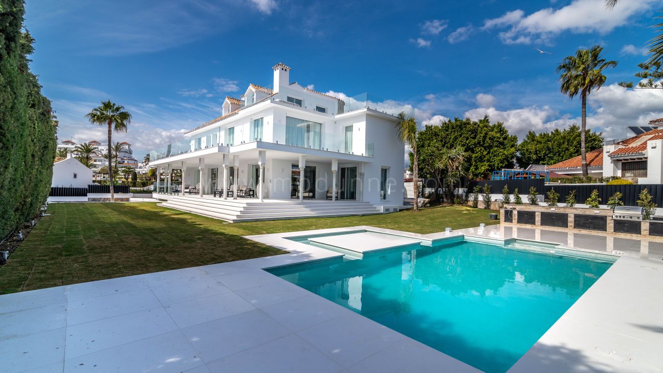 Schlüsselfertig Beeindruckende Villa mit Meerblick in bester Lage nahe Puerto Banus