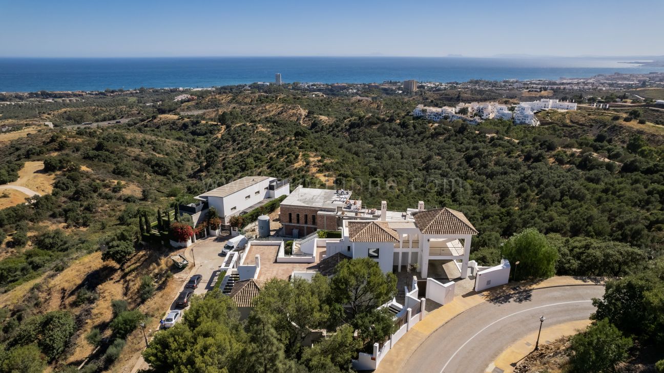 Moderne Villa mit Panoramablick auf das Meer in Altos de los Monteros