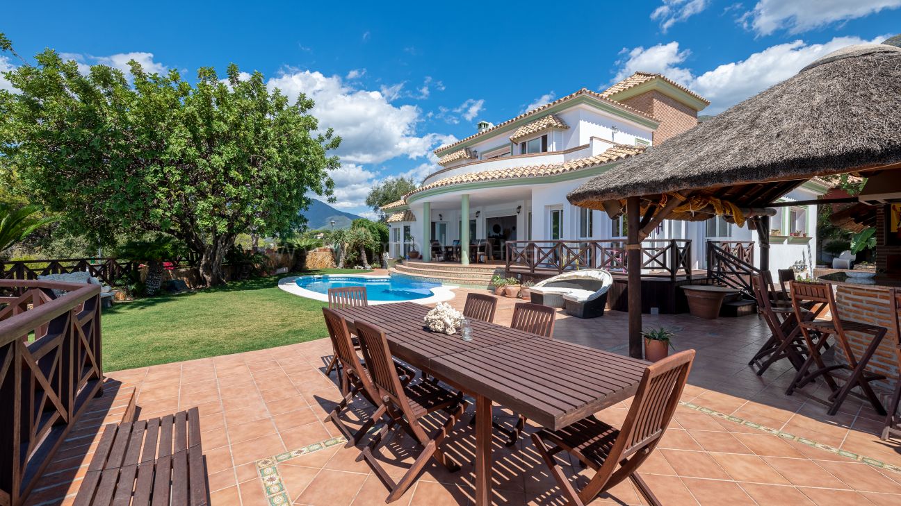 Villa familiale avec vue panoramique à Istán pour location à long terme.