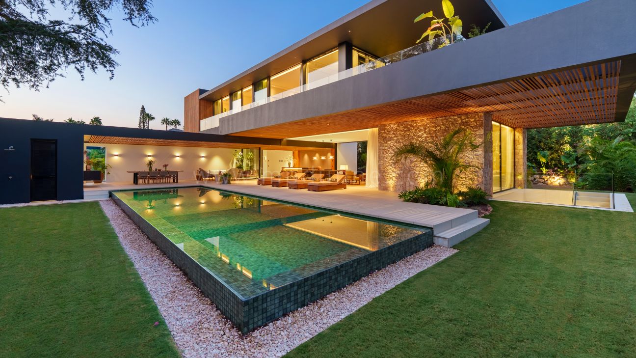 Modern Contemporary Villa with Sea Views in Parcelas del Golf