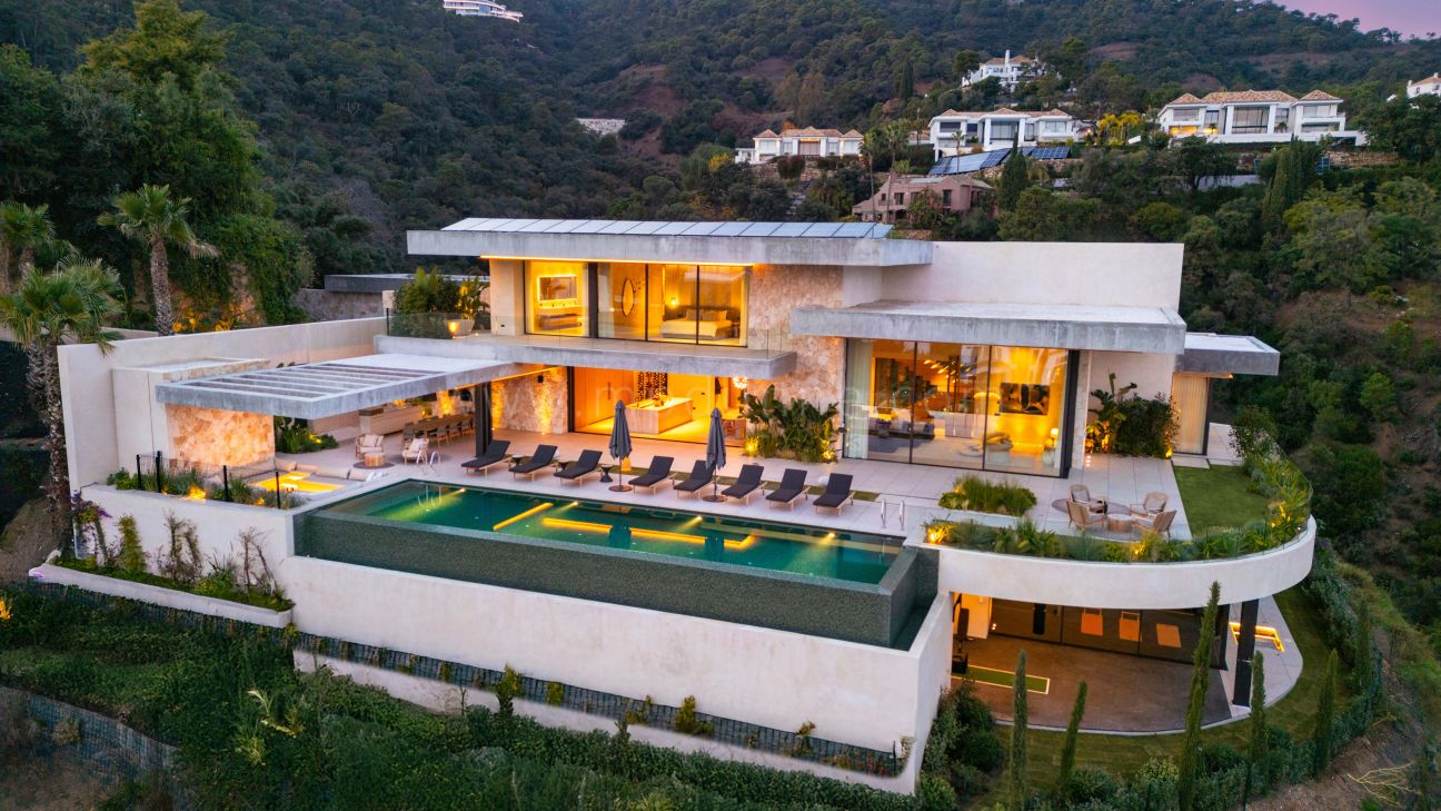 Villa de Luxe avec Vues Panoramiques sur la Mer et la Montagne à El Madroñal, Benahavís