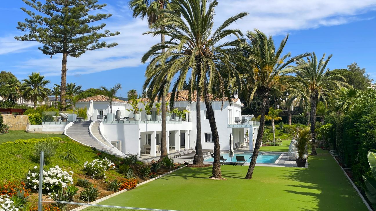 Zehn-Schlafzimmer-Villa in Nueva Atalaya, Estepona