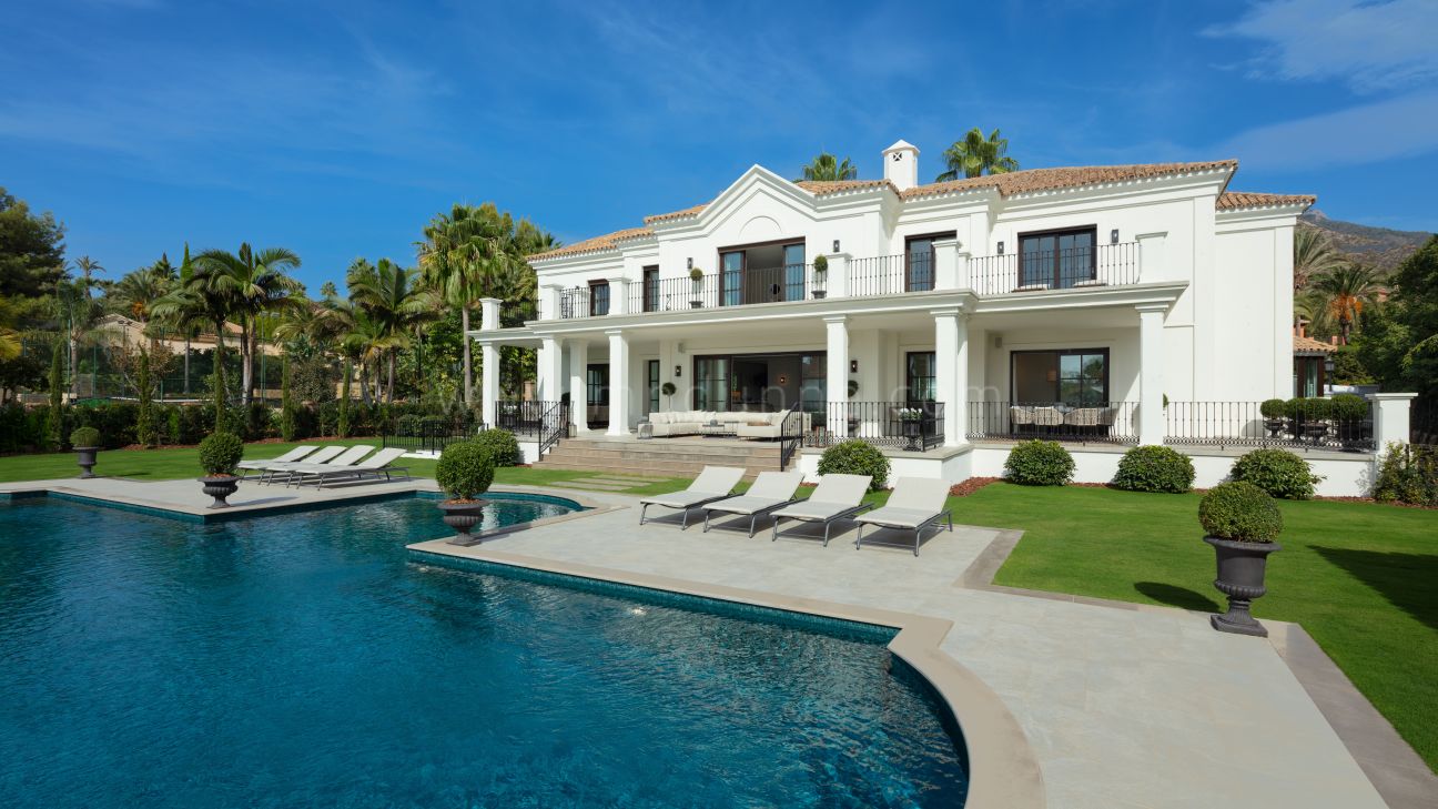 Villa de Lujo para Familias con Vistas al Mar en Sierra Blanca, Marbella