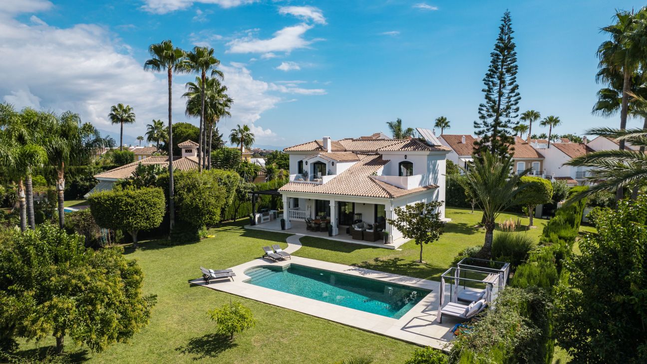 Moderne Villa zum Verkauf in Monte Biarritz, Estepona Ost