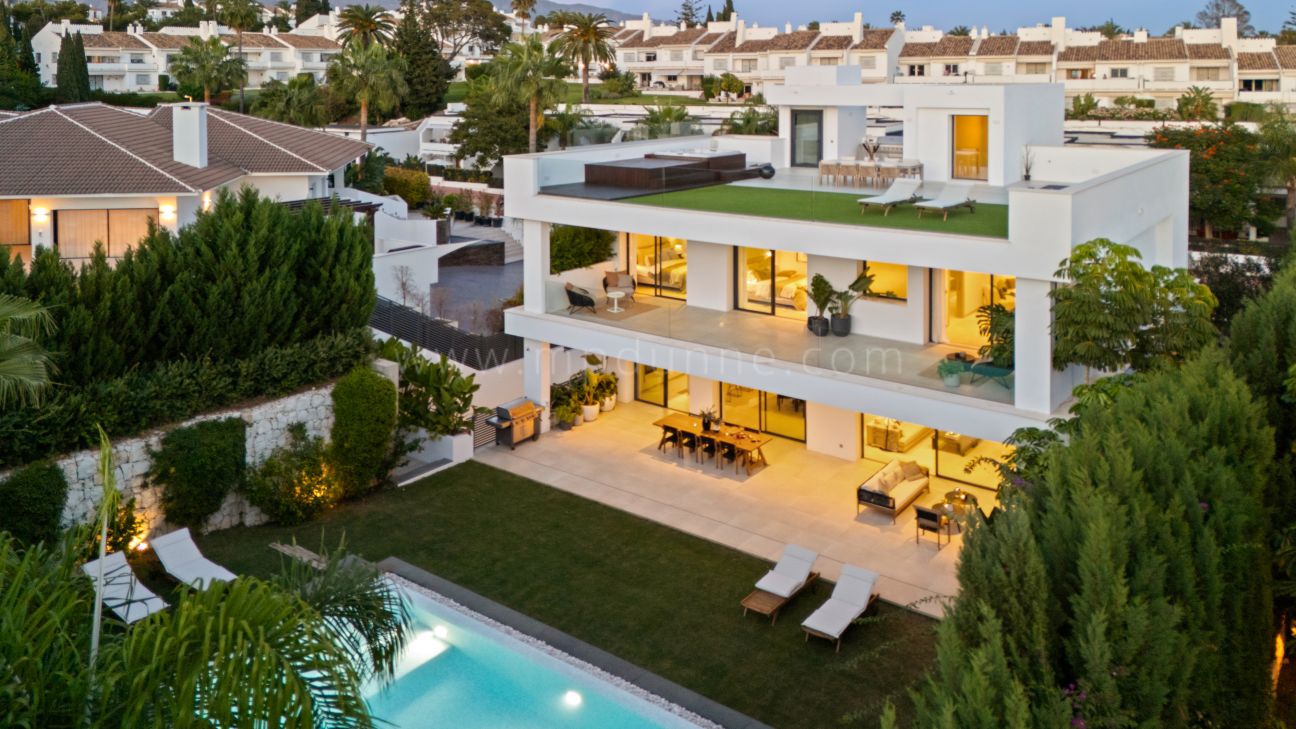 Moderne Fünf-Schlafzimmer-Villa in Nueva Andalucía, Marbella