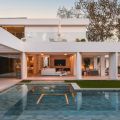 Lujosa villa contemporánea de 5 dormitorios en el corazón de Nueva Andalucía con vistas al campo de golf
