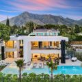 Upplev drömmen om Marbella: Helt ny modern villa på Golden Mile med gångavstånd till stranden och centrum