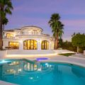 Fängslande modernt lyxigt medelhavshus för familjer i vackra Aloha, Nueva Andalucia, Marbella